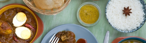 little-kolkata-bengali-food-kosha-mangsho-rice-dal-and-pooris-luchis